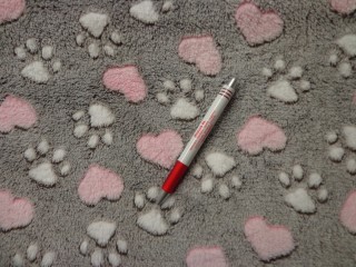 Baby soft, fehér tappancsok, rózsaszín szívecskék (2462)