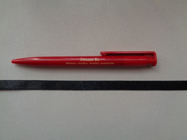 1 cm széles szatén szalag, fekete (2674-1)