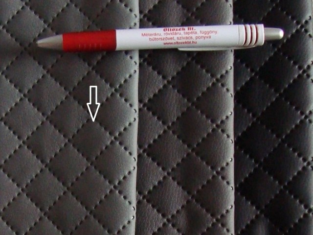 Közép szürke, magában nyomott mintás textilbőr (5468)