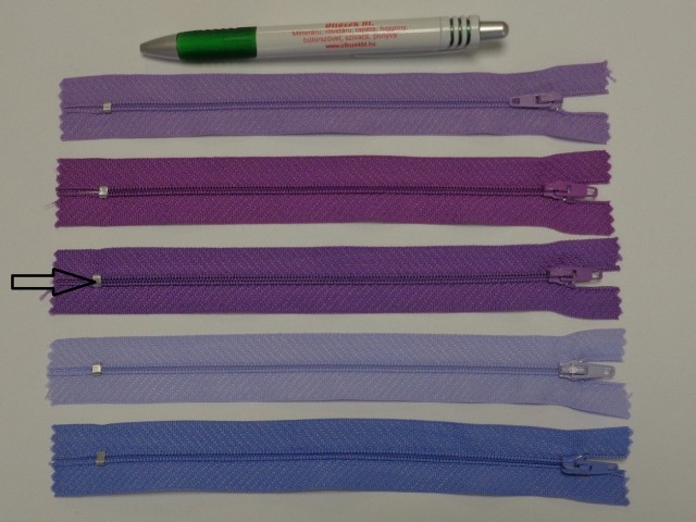 RT-0, 18 cm hosszú, műanyag, spirál fogú cipzár, közép lila (8574)