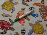Gyerekmintás pamutvászon, színes teknős (10878)