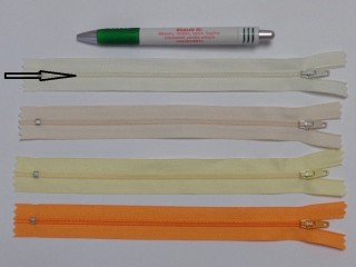 RT-0, 20 cm hosszú, műanyag, spirál fogú cipzár, ekrü (11385-102)