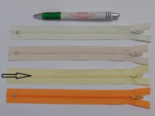 RT-0, 20 cm hosszú, műanyag, spirál fogú cipzár, halvány sárga (11387-107)