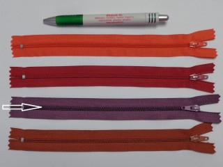 RT-0, 20 cm hosszú, műanyag, spirál fogú cipzár, mályva (11399-174)