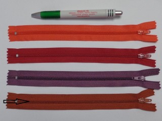 RT-0, 20 cm hosszú, műanyag, spirál fogú cipzár, rozsda (11400-275)