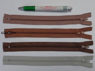 RT-0, 20 cm hosszú, műanyag, spirál fogú cipzár, közép barna (11406-280)