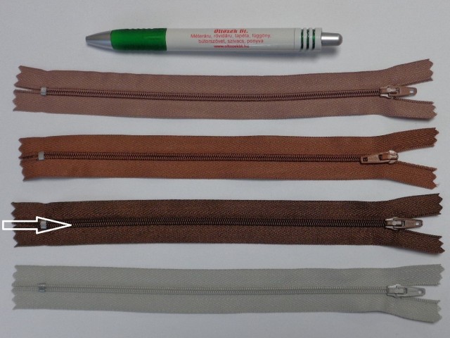 RT-0, 20 cm hosszú, műanyag, spirál fogú cipzár, nutella barna (11407-290)
