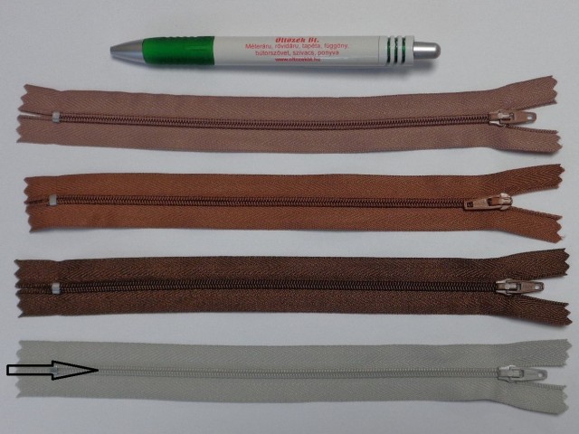 RT-0, 20 cm hosszú, műanyag, spirál fogú cipzár, világos szürke (11408-300)
