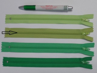 RT-0, 20 cm hosszú, műanyag, spirál fogú cipzár, borsó zöld (11410-226)