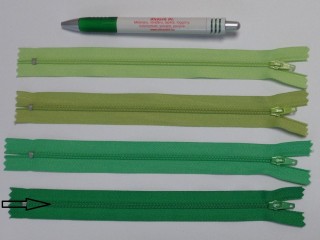 RT-0, 20 cm hosszú, műanyag, spirál fogú cipzár, zászló zöld (11421-231)