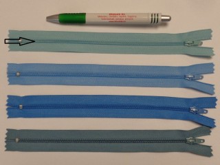 RT-0, 20 cm hosszú, műanyag, spirál fogú cipzár, halvány kék (11417-180)