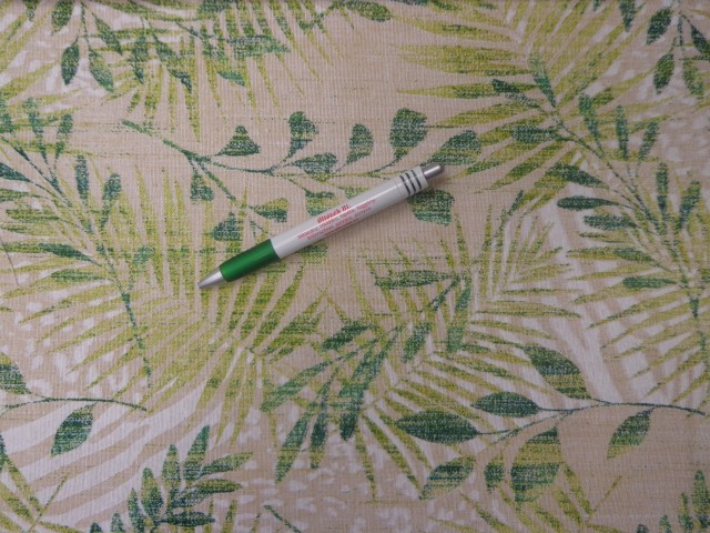 Loneta, drapp alapon zöld leveles kerti bútor vászon (13040)