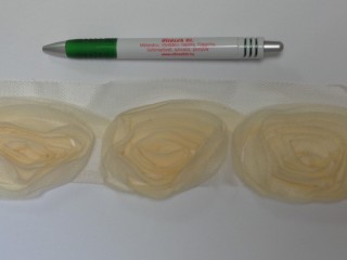 Ekrü rózsa tüll szalagon, 60 mm (13321)