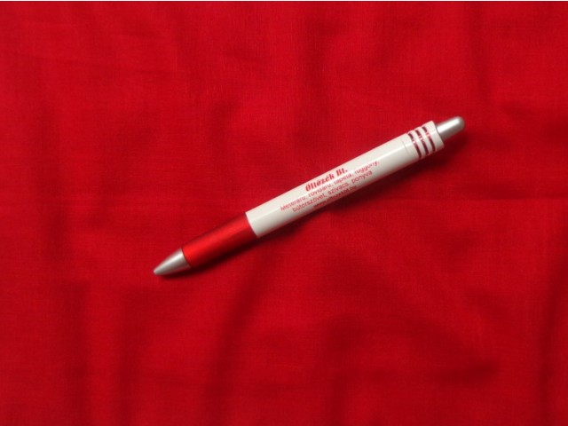 Egyszínű, piros, kevertszálas vászon, 1,4 m széles, 140 g/nm vastagságú (13556)