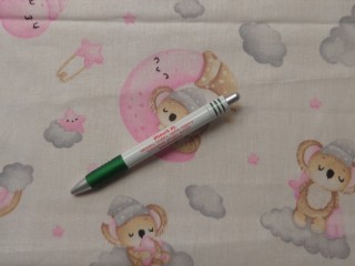 Gyerekmintás vászon, macis-felhős, rózsaszín-szürke, 160 cm széles (14093)