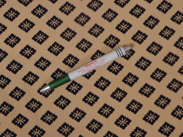 Flokon, drapp alapon fekete mintás (15249)