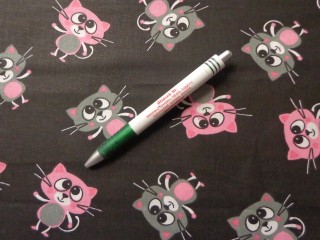 Gyerekmintás vászon, fekete alapon cicás (15256)