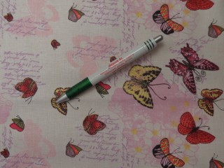 Mintás pamutvászon, sárga-rózsaszín pillangós (15277)