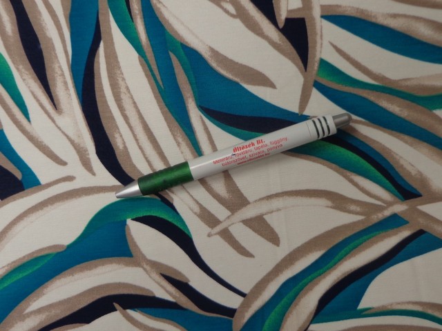 Rugalmas, selyem viszkóz jersey, fehér alapon, türkiz-drapp-fekete mintás (15282)