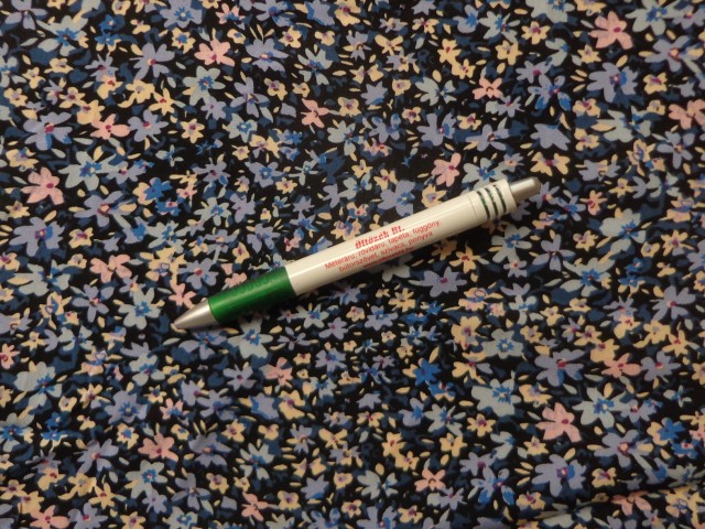 Flokon, sötét alapon kék apró virágos (15290)