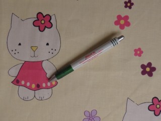 Gyerekmintás pamutvászon, vajsárga alapon Hello Kitty, 160 cm széles (15537)