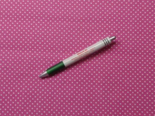 Mintás pamutvászon, pink alapon fehér apró pöttyös (15559)